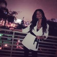 Michelle Keegan Shows Off Her Cleavage As She Continues To Spend Time With Husband Mark Wright In La Wiadomo o niej niewiele więcej.