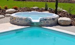 Acheter Une Piscine Coque Avec Banquette Integree Aix En Provence France Piscines Composites