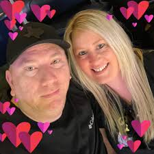 Amanda Knowles (@amanda.knowles.940)