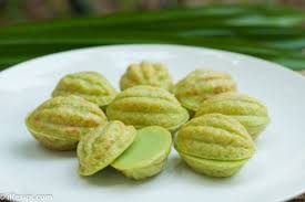 Kuih bakar merupakan salah satu kuih tradisional masyarakat melayu. Resepi Kuih Cara