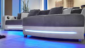 It's time to bring your sofa into the 21st century. Wohnlandschaft Laredo Sofa Weiss Grau Mit Led Und Soundsystem
