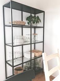Ikea Vittsjo Bei Ikea Vittsjo Bei Liebes Ding Erfahrst Du Wie Du Das Beliebte Regal Von Ikea Dekorieren Kitchen Shelves Kitchen Decor Apartment Shelves