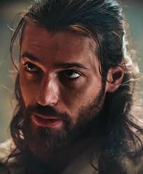 La crescita professionale di un attore arriva ad un punto che comprende  scelte a volte non facili,ma importanti per la carriera. Non siamo noi a  giudicare cosa sia meglio che faccia o