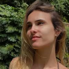 Filha de comentarista da Globo cita como era relação com madrasta famosa:  'Incrível'