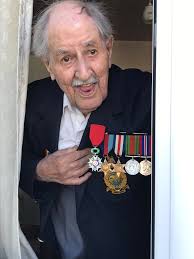 Karen Hall (@Kh77hall)