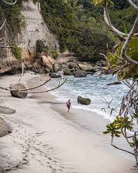 Wisata Pantai Karang Gantungan Info Lokasi Rute Harga Dan Tipsnya