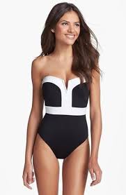 Black And White One Piece Bathing Suit This Looks Like The Work Suit Of Swimsuits But I Still 3 It Bathing Suits Vestidos De Bano Bathingsuits Swi Black And White Swimsuit Fashion Swimsuits