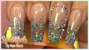 Luego agrega dos capas de tu esmalte de color con brillo suave, como el que se ve en el vídeo. Unas De Glitter Plata Holografico Difuminado Unas De Acrilico Youtube