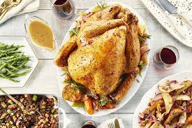 Farcir et assaisonner la dinde. Comment Faire Rotir Une Dinde Preparer La Dinde Parfaite En 7 Etapes Cuisinez Avec Campbells