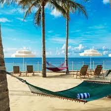 The lobster shack key west, seaside cafe at the mansion, southernmost beach cafe çok lezzetli yemekleri sunmakta ve sadece 100 metre mesafede yer almaktadır. Southernmost Beach Resort Key West Luxury Hotel