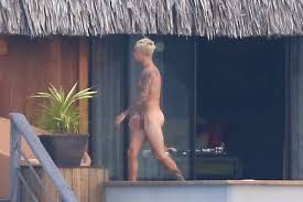 Justin Bieber and his penis on holiday - Mirror Online