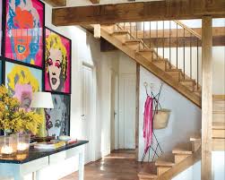 Existe una creciente necesidad de ocultar el exceso de elementos tecnológicos en casa. Ideas Y Consejos Para Decorar Tu Casa De Pueblo O De Montana Con Estilo