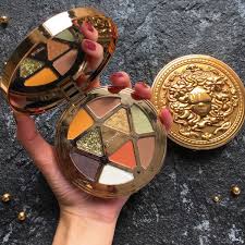 палетка теней для век Revolution Fortune Favours The Brave Paletka Tenej Dlya Vek Guicami Tyche Goddess 9 Color Eyeshadow Otzyvy Pokupatelej