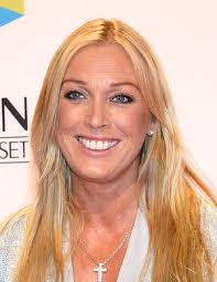 Under åtta tisdagar, med start den 29 juni, bjuder sanna nielsen och en mängd härliga artister upp till sång. Sanna Lundell Height How Tall Is Sanna Lundell