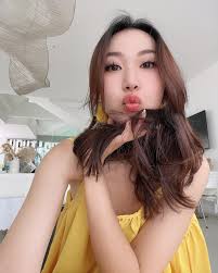 💛滿滿的電力⚡️ #yellowdress #selfie