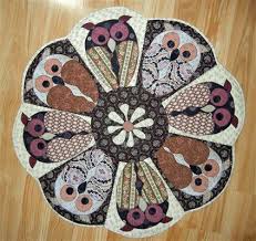 An Owl In The Round Table Topper Quilters Club Of America Circle Quilts Table Quilts Quilted Table Runners