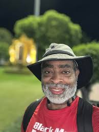 Hi there, I just became a reviewer right now. I would want to have a  credential of it. I saw some people who have in their LinkedIn profile a  badge or something.