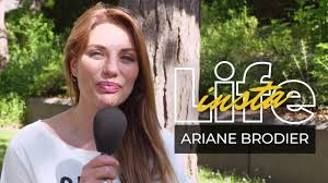 Qu'elle vous proposera au théâtre le colbert à toulon ce samedi 11 février à 20h30. Ariane Brodier Partage Des Photos De Sa Soeur Et La Ressemblance Est Frappante