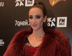 Ольга бузова и дмитрий соловьев выступили с номером по мотивам фильма с анджелиной джоли в главной роли «малефисента». Olga Buzova V Obraze Malefisenty Foto