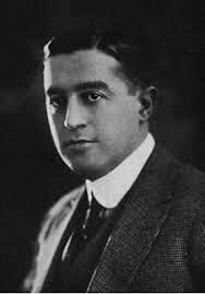 Aaron Bovee's Instagram, Twitter & Facebook