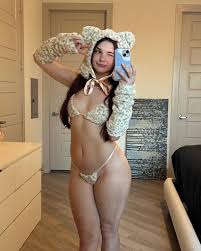 I grew up on food stamps but now make £480,000 a YEAR on OnlyFans at age 19  – my mum cried when I paid off her debt | Need To Know