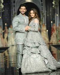 Pin By Eishan Khan On Pakistani Actress Bridal Couture Week Desi Wedding Dresses Pakistani Bridal