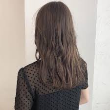 ブリーチなしオリーブベージュカラー cinq by fifth所属 スタイリストsuzunoのヘアカタログ ミニモ ブリーチなし ヘアカラー ヘア アイディア 髪色 ベージュ