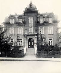 Presbytere De La Paroisse Sacre Coeur De Jesus De Quebec Vers 1925 Quebec Landmarks Travel