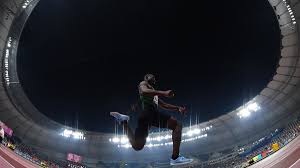 La venezuelana ha vinto l'oro con la misura di 15.67 metri. Atletica Zango Hugues Record Del Mondo Di Salto Triplo Indoor A 18 07 Eurosport