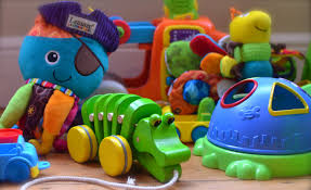 Resultado de imagen para imagenes de niÃ±os jugando con juguetes que le gustan