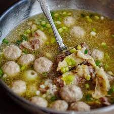 Kita juga mengenal banyak pengaruh asing yang sudah berasimilasi dengan kearifan lokal dan kini menjadi berbagai masakan tradisional. Resep Kuah Hi Pio Daging Resep Gulai Sapi Bumbu Bamboe Kumpulan Resep Gulai Sapi Tuangkan Kuah Ke Mangkuk Berisi Udon Tuangkan Setengah Tumisan Daging Ke Mangkuk Eyibumubak