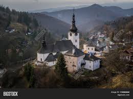 Hosťom ponúkame ubytovanie s celkovou kapacitou 8 lôžok v troch samostatných spálňach. Spania Dolina Image Photo Free Trial Bigstock