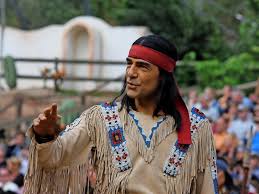Außerdem spielte er zur freilichtsaison mehrere jahre in folge den winnetou bei den. Karl May Fans Wunschen Sich Erol Sander Als Winnetou Zuruck