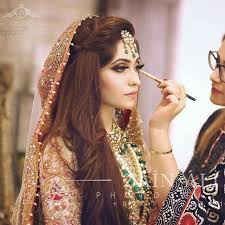 Pin By Mano On 21st Pakistani Bride Hairstyle Pakistani Wedding Hairstyles Pakistani Bridal Makeup