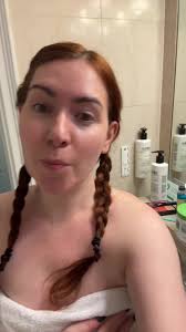 El drama familiar y el lujo en la vida de Lucy Darling