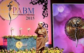 Peserta dari china, xu yang atau izzah, 19, dinobatkan sebagai johan kategori antarabangsa pertandingan pidato antarabangsa bahasa melayu piala perdana menteri 2018 (pabm) di kuala nerus, malam tadi. Peserta Ukm Menang Dalam Pertandingan Pidato Antarabangsa Bahasa Melayu Ukm News Portal
