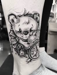 Amazing tattoos mit religiösen motiven, hand mit kreuz und uhr, realitisch. Tattoo Stile Erika Kurt Tatowierungen