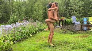Couple faisant l’amour sous la pluie d’été - RosenlundX - 4k 60fps