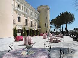El castillo de viñuelas cuenta con un imponente jardín en el que comenzar la celebración de vuestra boda con el extenso cóctel, un. Castle Of Vinuelas Venue For Weddings And Events