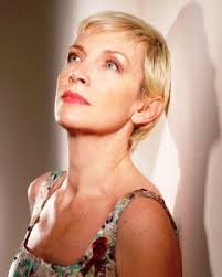 La Música del Mundo: Annie Lennox ~ Diva (1992)