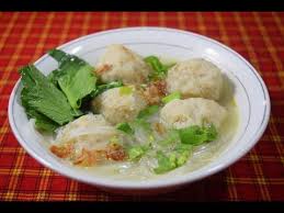 Bakso ikan lembut dan kuah gurih yang panas, sangat pas dinikmati di sore hari. Resep Bakso Ikan Enak Kenyal Sederhana Lengkap Dgn Kuahnya 2018 Youtube