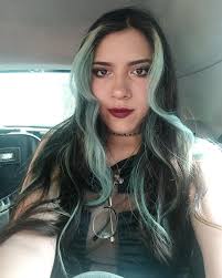 Elizabeth Schembri's Instagram, Twitter & Facebook