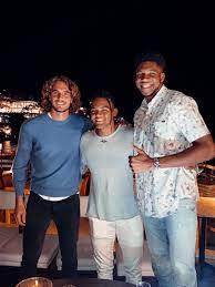 Nick kyrgios s'entraîne souvent avec un maillot frappé du no 34 de giannis antetokounmpo (ici celui de l'équipe nationale grecque). Hkdj0woyhufdbm