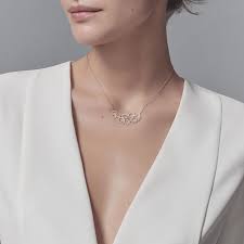 The tiffany paper flowers collection, an offering of high and fine pieces that debuted online and… sapphires and tanzanites add a pop of color to new tiffany paper flowers™ designs. Tiffany Paper Flowers Halskette M Offener Diamantblute U Tansanit In Platin Tiffany Co