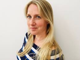 Mandy Huggins's Instagram, Twitter & Facebook