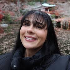 Alexis Hackworth's Instagram, Twitter & Facebook