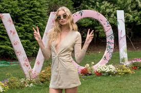 Elsa hosk is a 32 year old swedish model. 3 Supermodels Reveal Their Best Summer Makeup And Hair Tips Allure