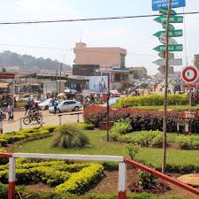 Cameroun Bafoussam La Police Veille Les Lieux De Rassemblement De Populations Sont Pris D Assaut Par Des Patrouilles Camero Cameroon Sidewalk Structures