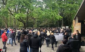 We did not find results for: Willi Herren Beerdigung Weit Uber 500 Trauergaste Beisetzung Mit Pferdekutsche Und Applaus Auf Dem Melaten Friedhof Koln Mit Video News On Tour De
