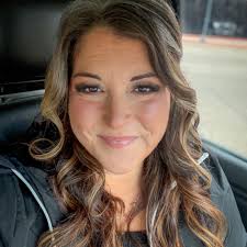 I wanna get family pictures done inside any recommendations for a good  photographer or somewhere that does them I also don't wanna spend an  absolute fortune